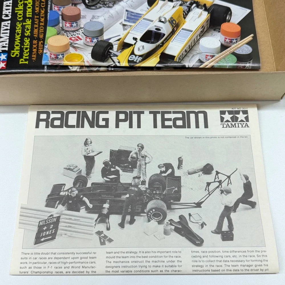 Vintage Tamiya Racing Pit Team 1/20 Grand Prix No.11 Model Kit 2011 Complete!